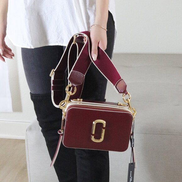 Marc Jacobs The Sure Shot Bag – Chic, Compact, and Versatile! - Picture 11 of 11